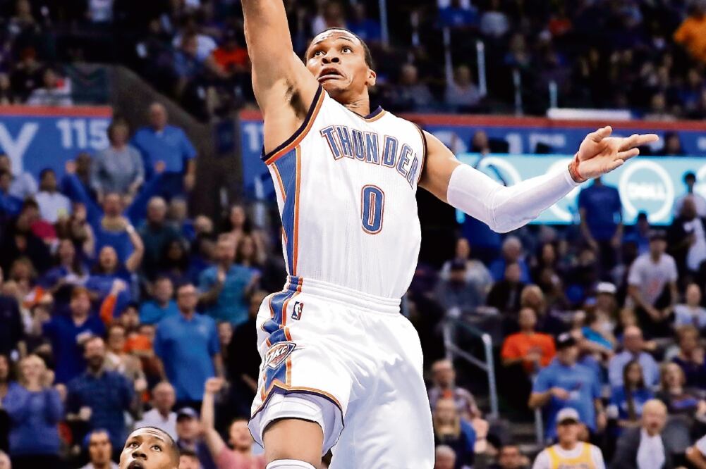 Russell Westbrook tuvo una buena noche, con 28 puntos. (FOTO: ALONZO ADAMS. AP)