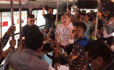 Jenny and The Mexicats improvisa concierto en L1 del Metrobús 