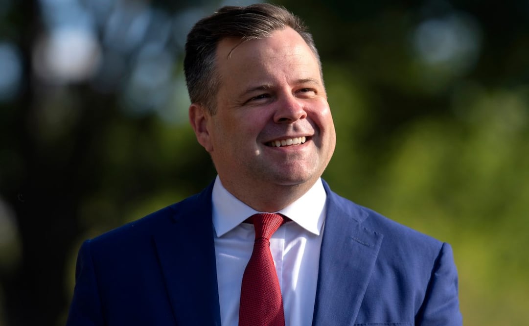 El director de la Agencia Federal de Financiamiento de la Vivienda, Bill Pulte, camina frente a la Casa Blanca el 2 de septiembre de 2025 en Washington. Foto: AP