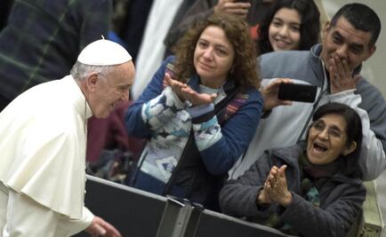 Papa Francisco reitera llamado a "puentes, no muros" tras veto de Trump 