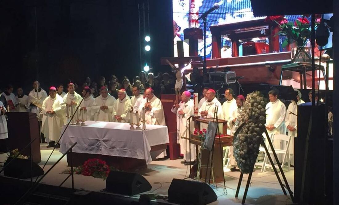 Miles dan el último adiós a Juan Gabriel en Juárez