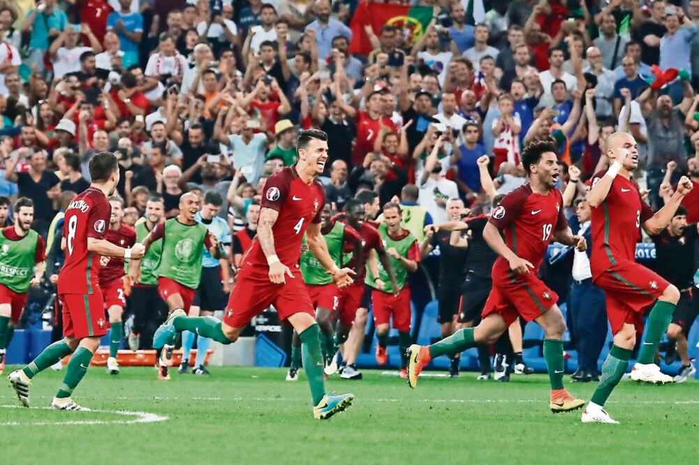 Tras el gol de Quaresma en la tanda de penaltis, la selección de Portugal logró su pase a las semifinales en donde enfrentará a Bélgica o Gales (MICHAEL DALDER. REUTERS)