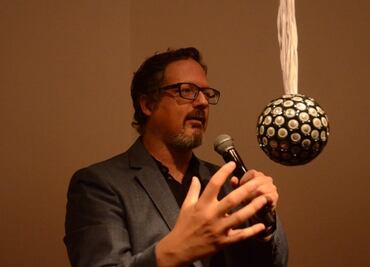 Artista mexicano alista obra contra racismo, xenofobia y fascismo que afectan EU