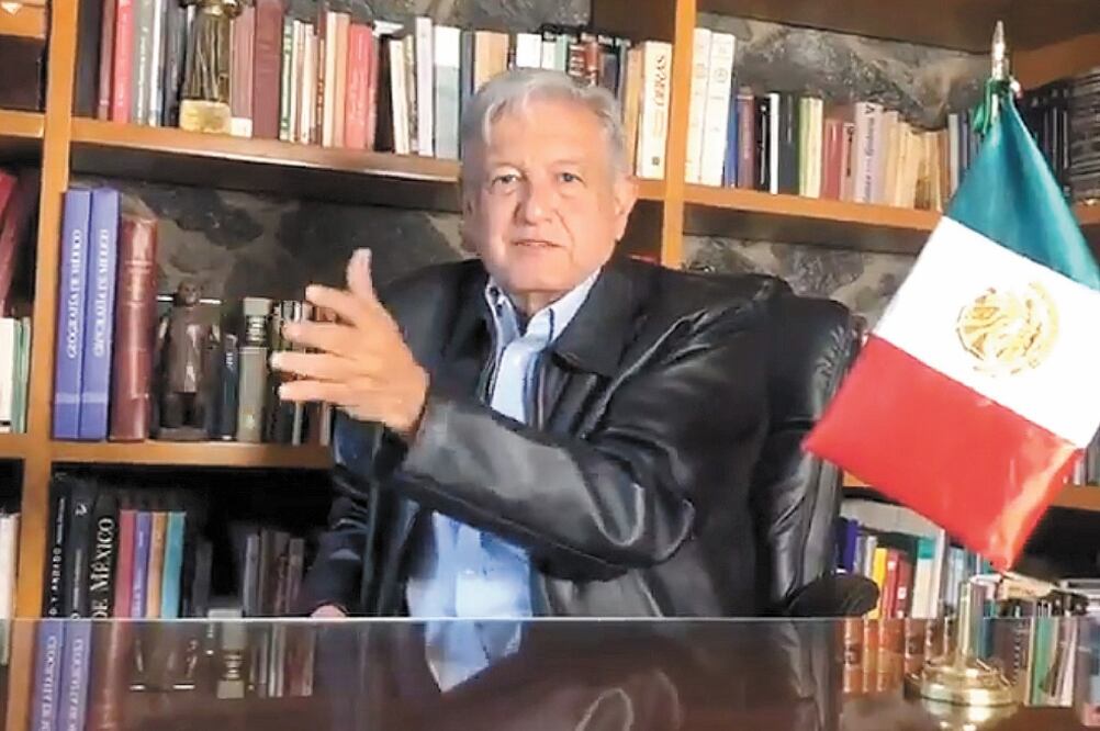 En un videomensaje, Andrés Manuel López Obrador señaló que no se ha despedido a ningún Policía Federal, sino que 10 mil elementos se están incorporando a la Guardia Nacional. Foto: TOMADA DE VIDEO