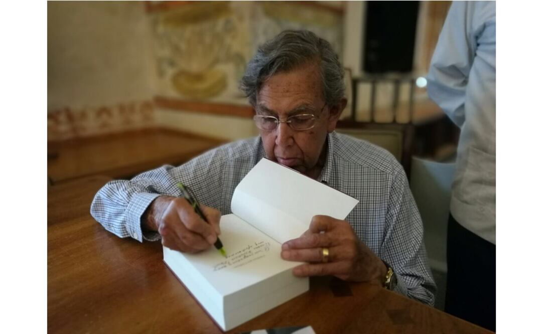 Cárdenas presentó su libro en el recinto bibliográfico albergado en el Centro Cultural Santo Domingo. /Ismael García - EL UNIVERSAL