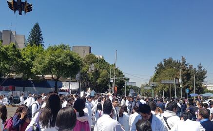 Protestan médicos por compañero asesinado en La Raza