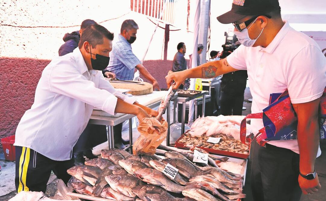 La feria Del Mar a tu Colonia se instaló este lunes en cinco zonas de la alcaldía Gustavo A. Madero, donde se ofertaron productos frescos. Foto: Berenice Fregoso/EL UNIVERSAL