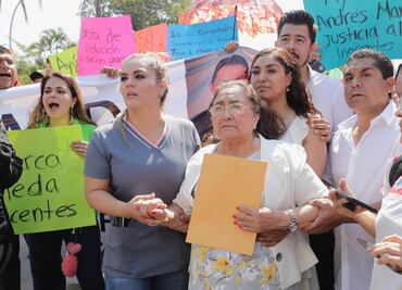 "Abarca es preso político", claman familiares; piden a AMLO liberarlo
