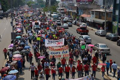 Marchan maestros en Oaxaca