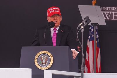 Trump se lanza contra políticas de género; "sometieron a las fuerzas armadas mientras dejaban nuestras fronteras indefensas"