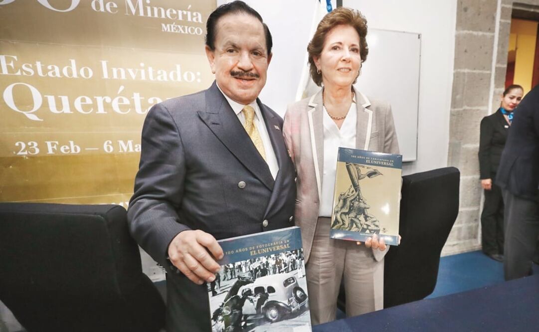 El Licenciado Juan Francisco Ealy Ortiz y María Cristina García Cepeda, secreta r ia de Cultura, en la presentación de dos libros de EL UNIVERSAL. (YADÍN XOLALPA. EL UNIVERSAL)