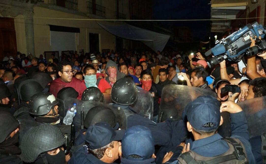 La Sección 22 tenía previsto realizar su "grito popular" en algún espacio del centro de la ciudad, sin embargo no ha sido permitido. /Edwin Hernández - EL UNIVERSAL