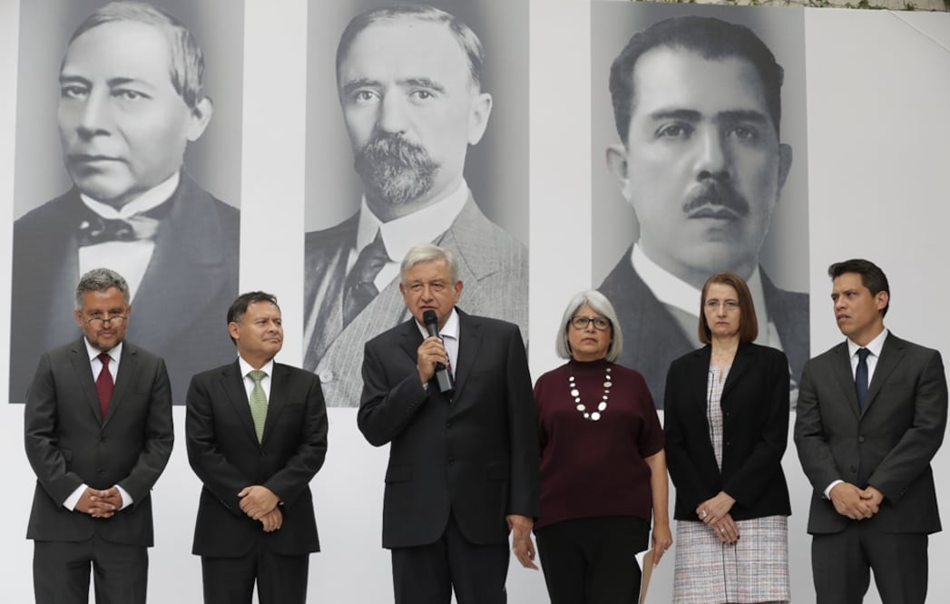 López Obrador adelantó que al inicio del nuevo gobierno se va a licitar la nueva refinería para poder levantar la producción petrolera en poco tiempo. Foto: Luis Cortés/EL UNIVERSAL