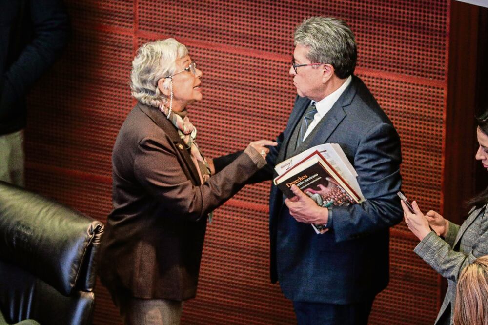 El senador Ricardo Monreal dialoga con su homóloga Olga Sánchez para tratar de amarrar algunos votos opositores, pero no cayeron y fracasó su intento de nombrar a una ministra.