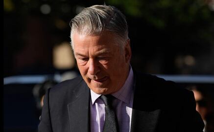 El arma de Alec Baldwin solo descarga munición "apretando el gatillo", asegura el fabricante