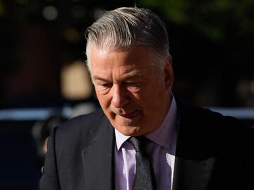 El arma de Alec Baldwin solo descarga munición "apretando el gatillo", asegura el fabricante