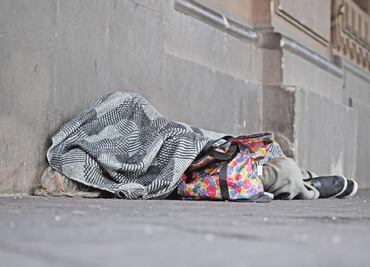 Le prenden fuego a indigente mientras dormía en calles de Tepito