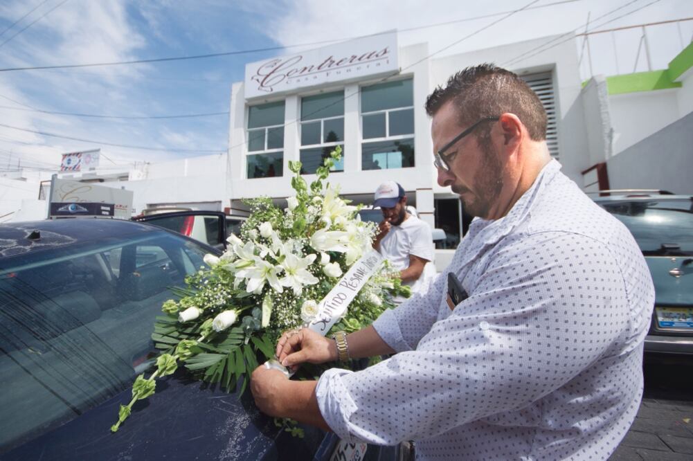 Familiares exigen justicia por la muerte de Elizabeth y su bebé a causa de un incendio provocado en el transporte público por presuntos integrantes del CJNG. “Si no hay detenidos, es como si no hubieran hecho nada”, dicen. (CARLOS ZEPEDA. EL UNIVERSAL)