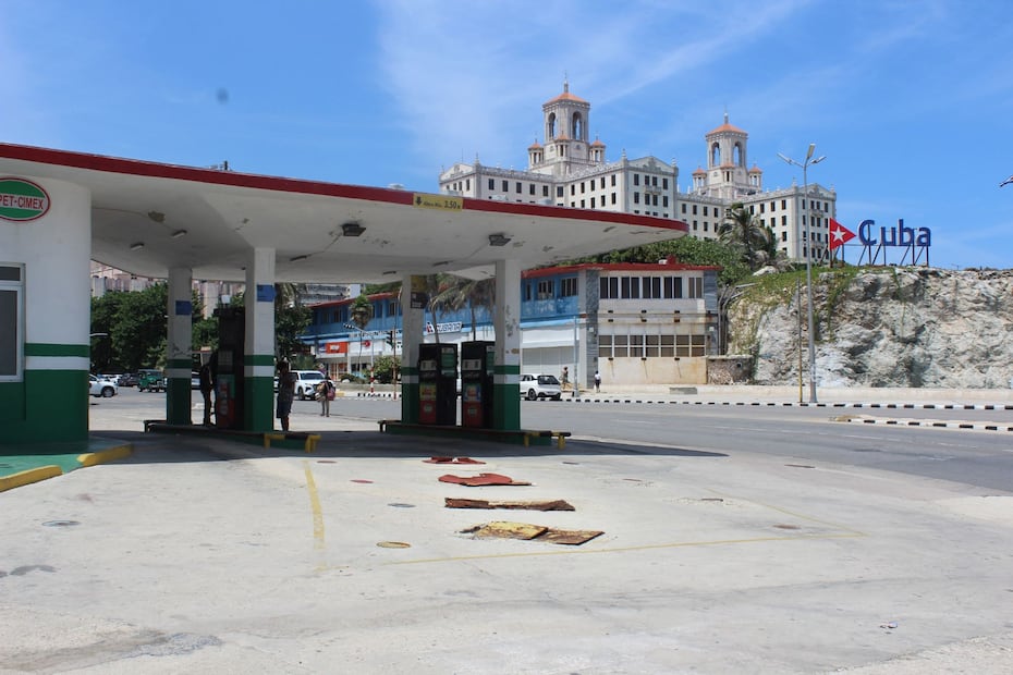 Una gasolinera vacía en La Habana, en medio de la crisis de combustible. CRÉDITO: VICENTE ALFONSO