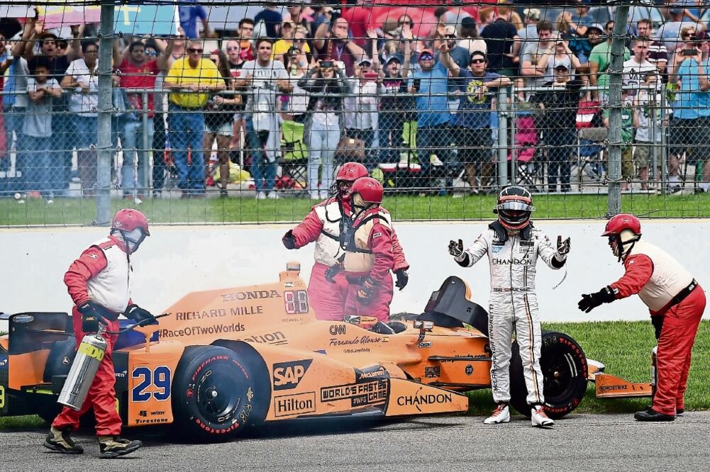 El piloto iba séptimo cuando el motor de su monoplaza explotó (JARED C. TILTON. AFP)