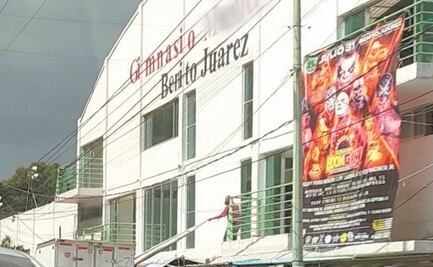 Gimnasio desobedece y realiza show de lucha