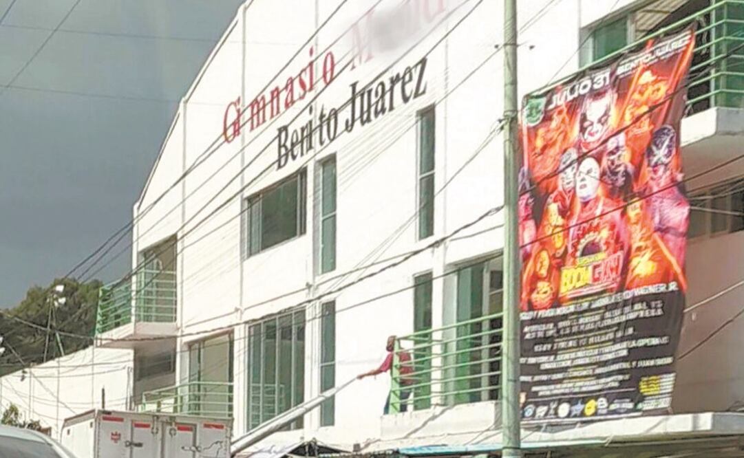 Un gimnasio en Cuautitlán anunció y realizó un evento masivo de lucha libre pese a las restricciones por Covid. Foto: Especial