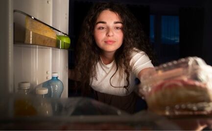 7 alimentos que nunca debes guardar en la nevera; descubre los riesgos según una experta 