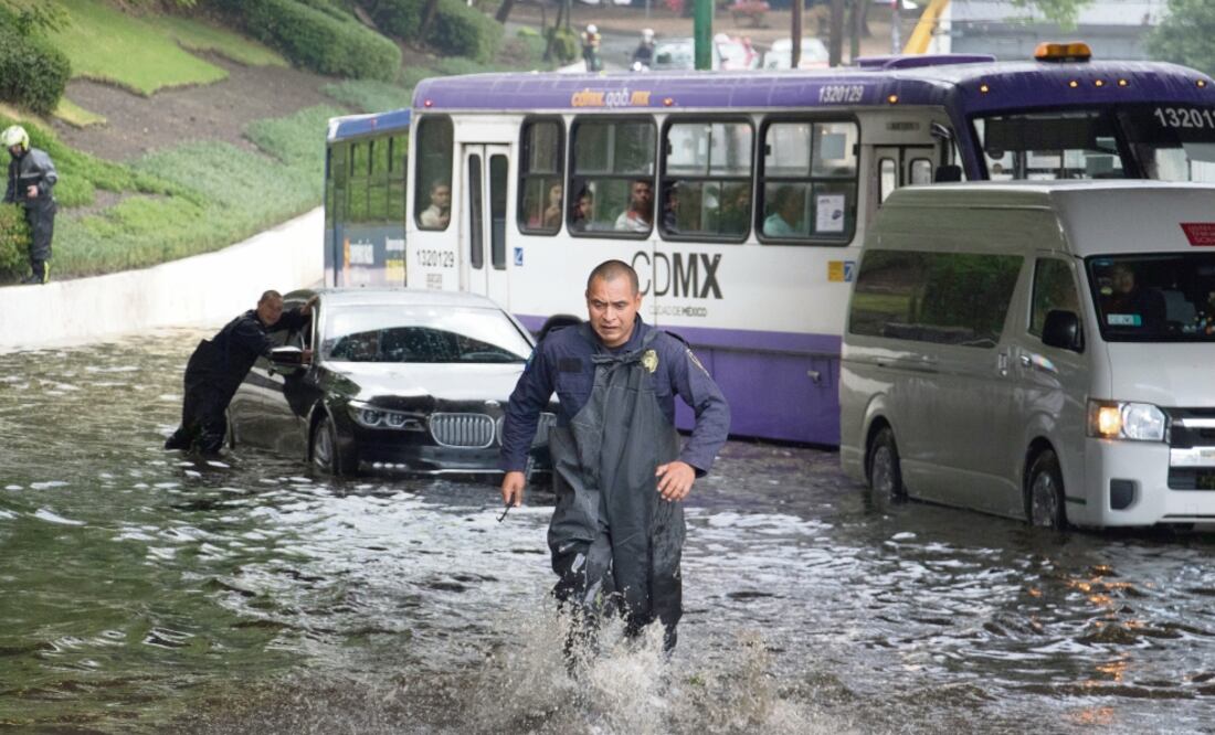 Medida. La autoridad dice que para la temporada de lluvias limpiarán de basura coladeras y vasos reguladores (ARCHIVO EL UNIVERSAL)