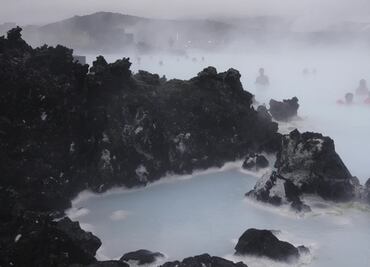 Islandia evacúa un pueblo y activa una alerta de aviación por riesgo de erupción volcánica