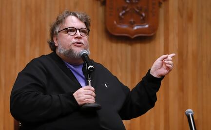 Cervecera recula ante Guillermo del Toro