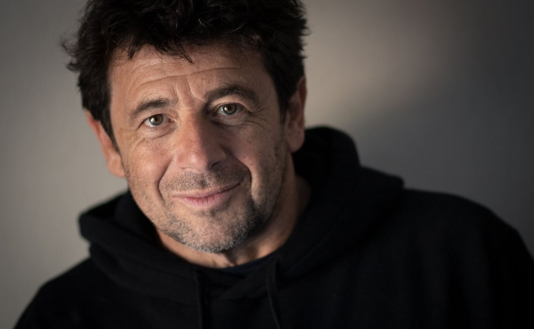 El cantante Patrick Bruel fue detenido por la policía la mañana del 8 de junio de 2026 en el marco de una investigación por agresión sexual "que en esta etapa afecta a 13 presuntas víctimas", según informó la fiscalía de Nanterre en un comunicado, confirmando la información publicada por franceinfo.
Foto de LOIC VENANCE / AFP