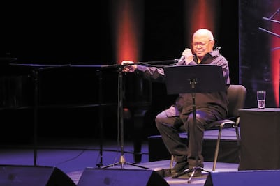 Milanés recibe con flores la primavera