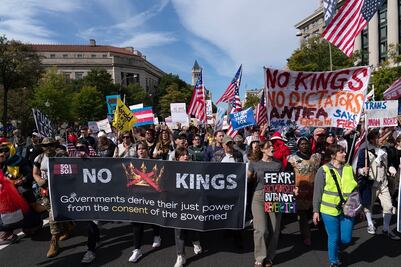 FOTOS: "No Kings": protestas contra Trump traen un ambiente festivo; el Partido Republicano las llama manifestaciones de "odio a EU"