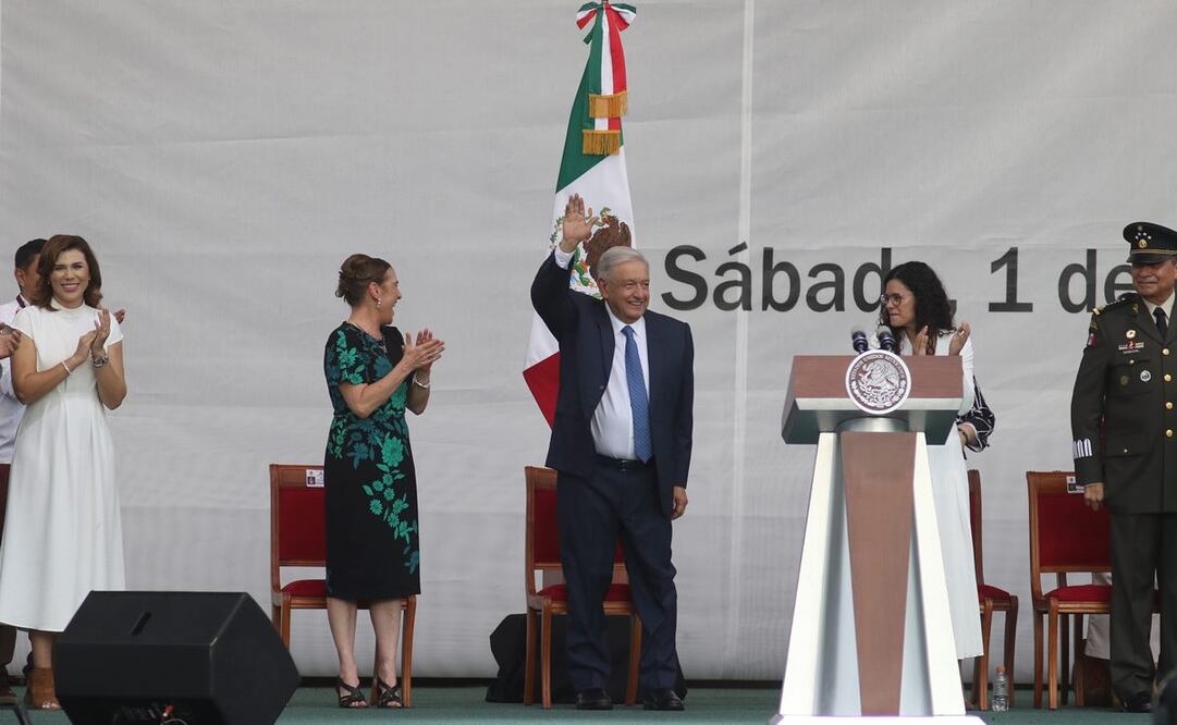 Presidente Andrés Manuel López Obrador junto con su gabinete y gobernadores de Morena festejaron en el Zócalo su victoria electoral. Foto: Carlos Mejía/EL UNIVERSAL