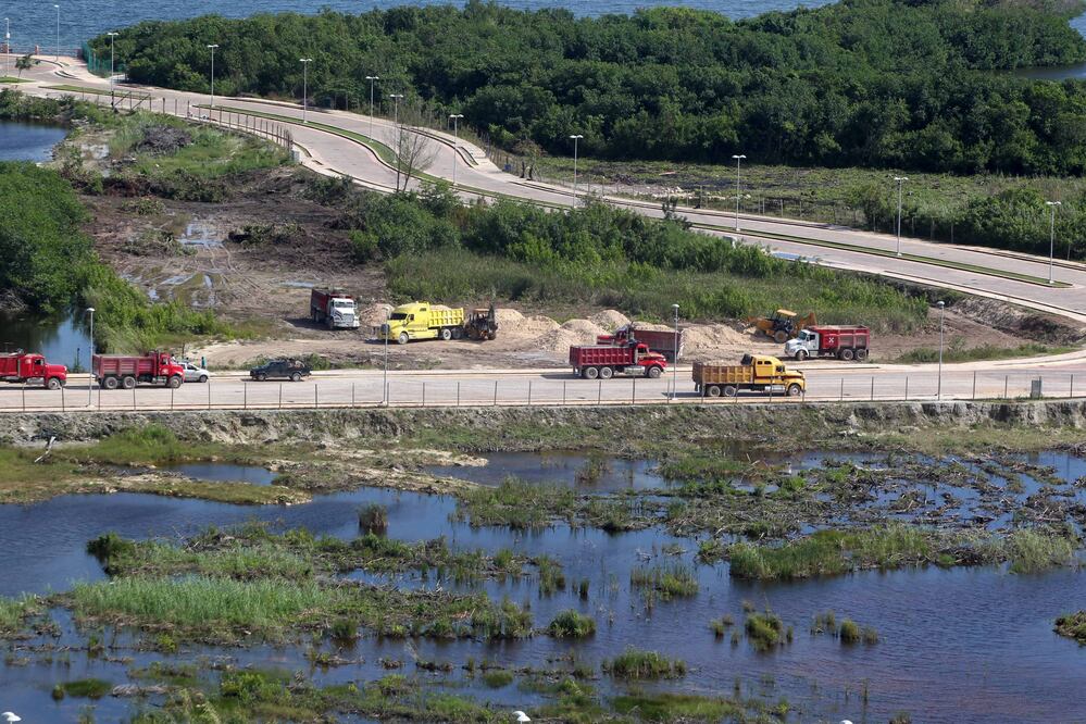 Fotografía del 16 de enero de 2016 de una zona de manglar afectado por el desarrollo del Proyecto Malecón Tajamar, en Cancún (ARCHIVO. EFE)
