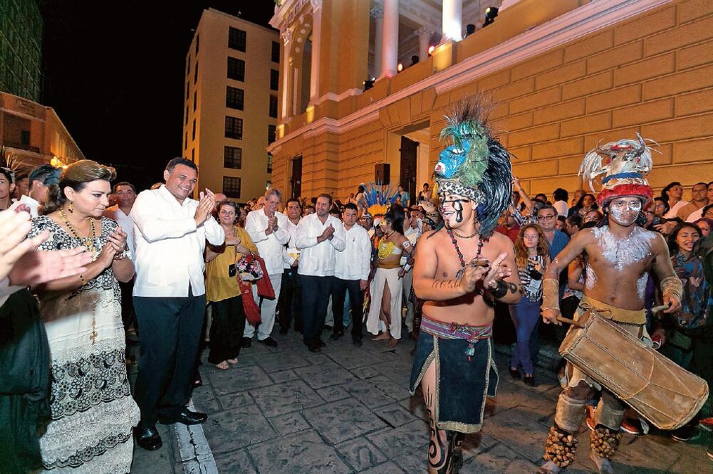 Luego del acto inaugural de Pablo Milanés, los asistentes pudieron disfrutar de un espectáculo de salsa y cumbia (ESPECIAL)