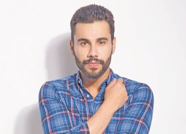 Carlos Speitzer toma en serio su papel de macho sonorense