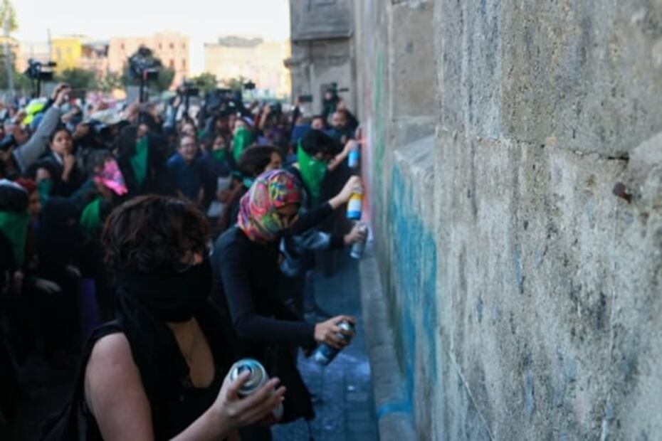 Estas son las consignas feministas de hoy en Palacio Nacional
