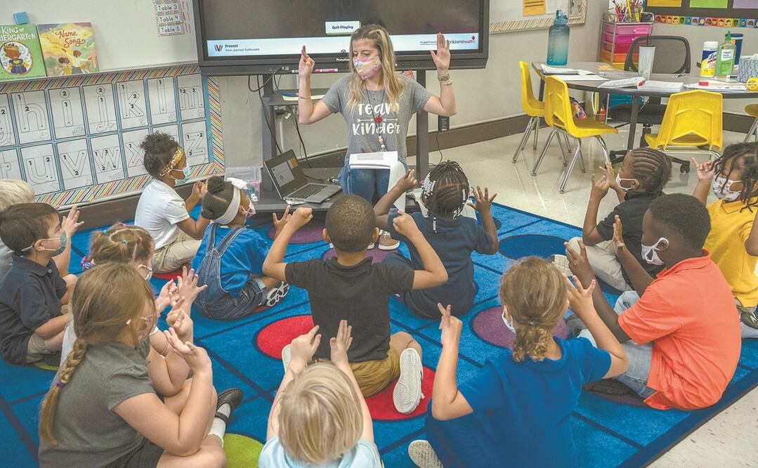 Niños en la primaria Warner Arts Magnet en Nashville, Tennessee. El estado su p e ró ayer el millón de infecciones por Covid-19. Foto: JOHN PARTIPILO. AP