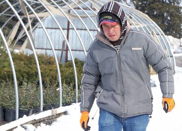 SNE apoya a jornaleros para viajar a Canadá