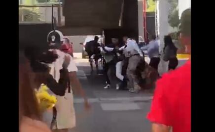 Por riña entre 2 alumnos desalojan UVM campus Coyoacán, VIDEOS