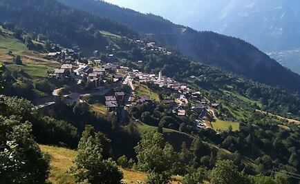 Hermoso pueblo suizo pagará hasta 60 mil euros a familias que deseen vivir allí