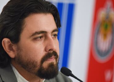 Amaury Vergara encara a reportero en plena conferencia de prensa