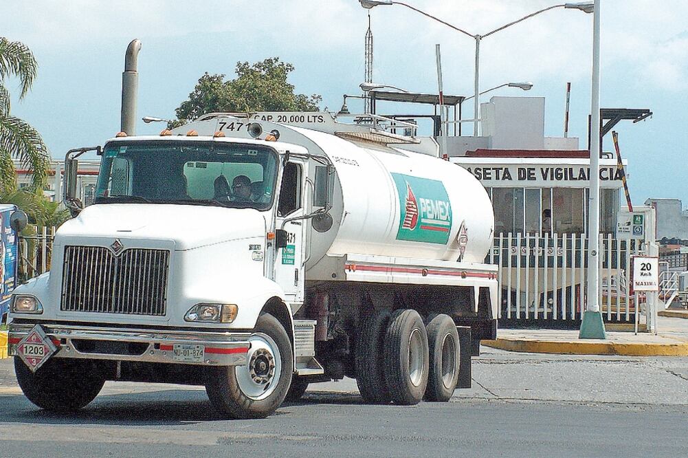 Los elementos fueron baleados la madrugada del viernes en Matamoros en un vehículo oficial; se dedicaban a impedir el delito del huachicoleo (ARCHIVO EL UNIVERSAL)