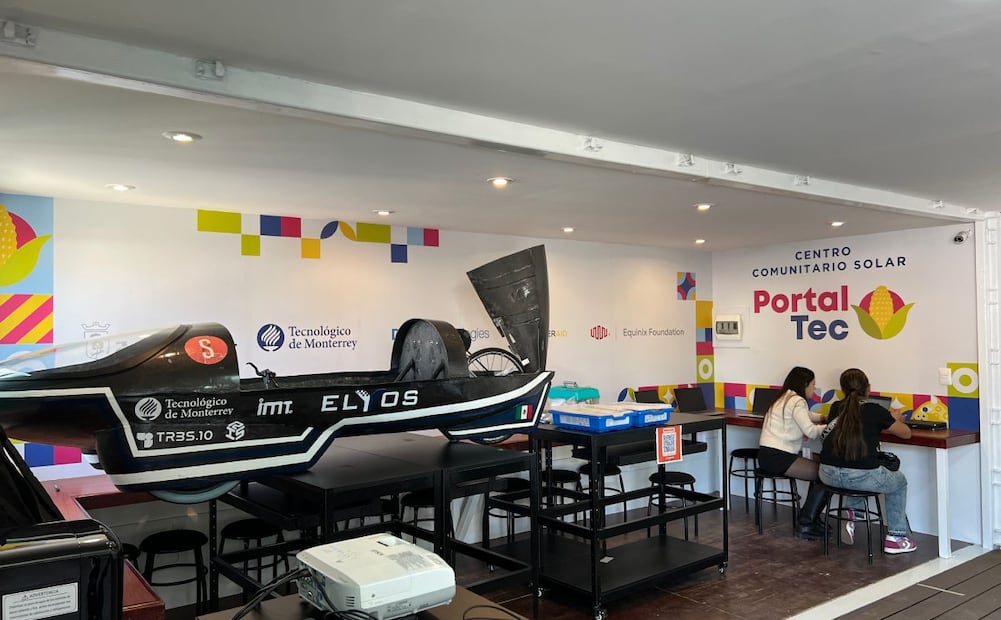 Abren centros de inclusión digital con sistema de paneles solares. Imagen: Luis Miguel Paredes