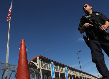 Milicianos civiles de EU ofrecen ayuda para frenar a migrantes en frontera