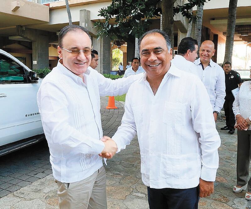 El secretario Alfonso Durazo y el gobernador Héctor Astudillo en la Reunión Nacional del Grupo de Planeación y Análisis Estratégico contra el Secuestro.