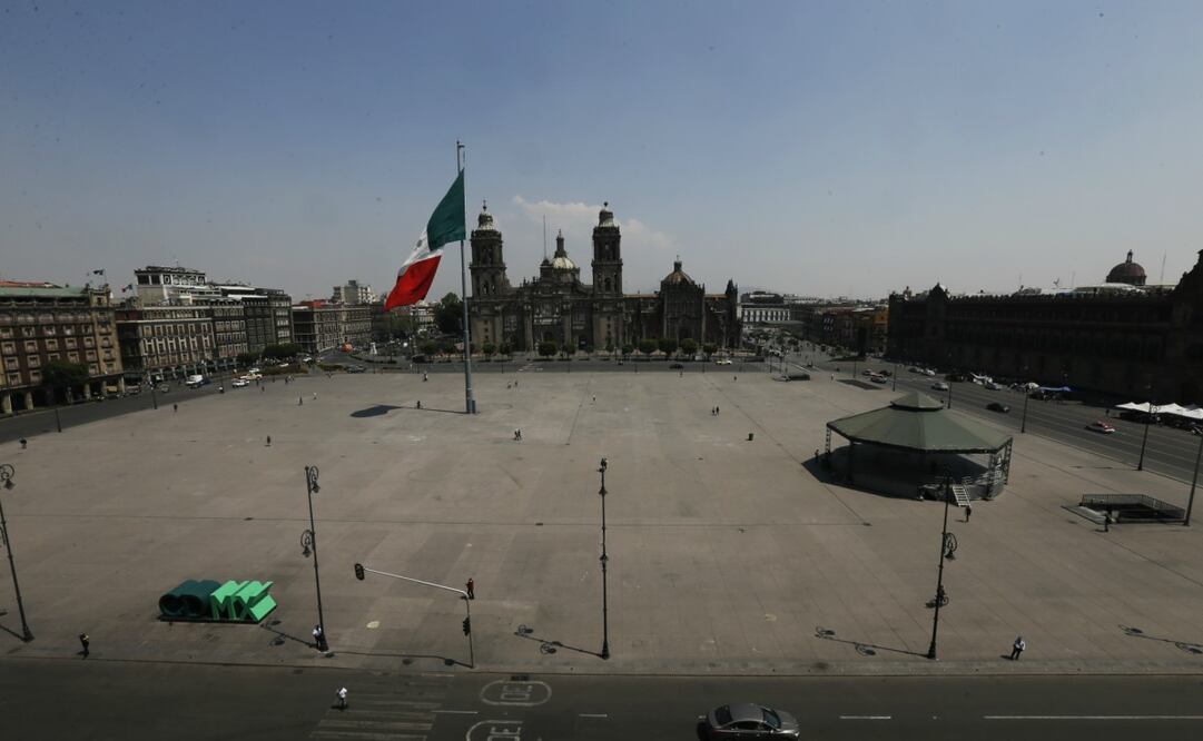 Imagen del Zócalo capitalino, un día antes de que el acceso estuviera restringido. Foto: Marco Ugarte. AP