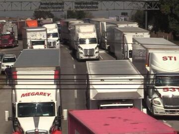 Bloqueos de transportistas afectan carreteras de Hidalgo; fila de vehículos supera los 40 km