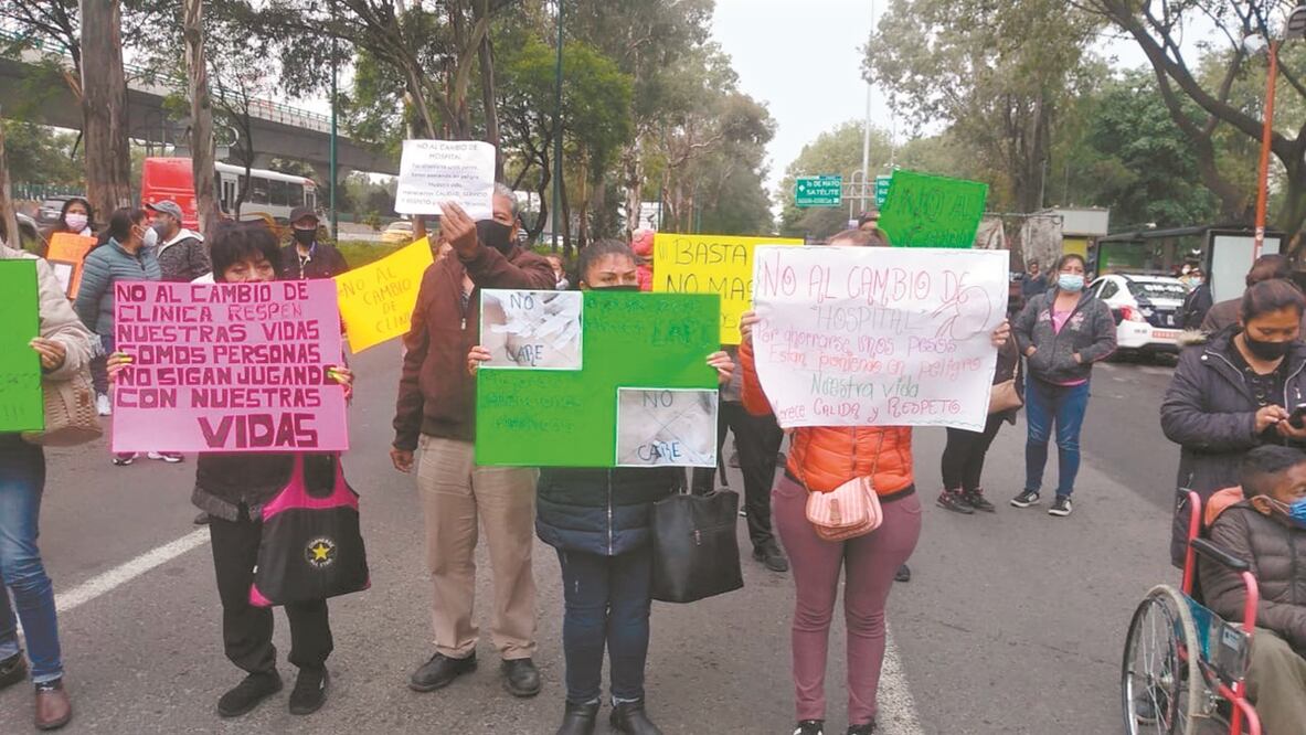 Los manifestantes bloquearon por cinco horas carriles centrales y laterales de Periférico Norte, con dirección a la Ciudad de México. Amenazan con más cierres si el IMSS no atiende sus peticiones. Foto: ESPECIAL